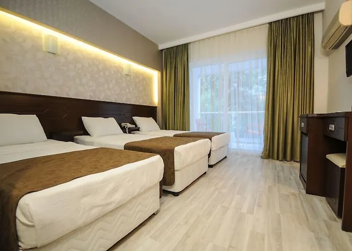 Club Palm فندق Armutalan