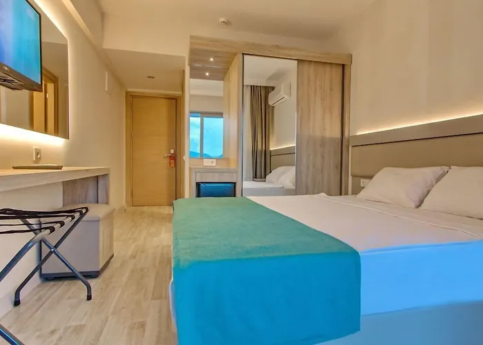 Club Palm فندق Armutalan